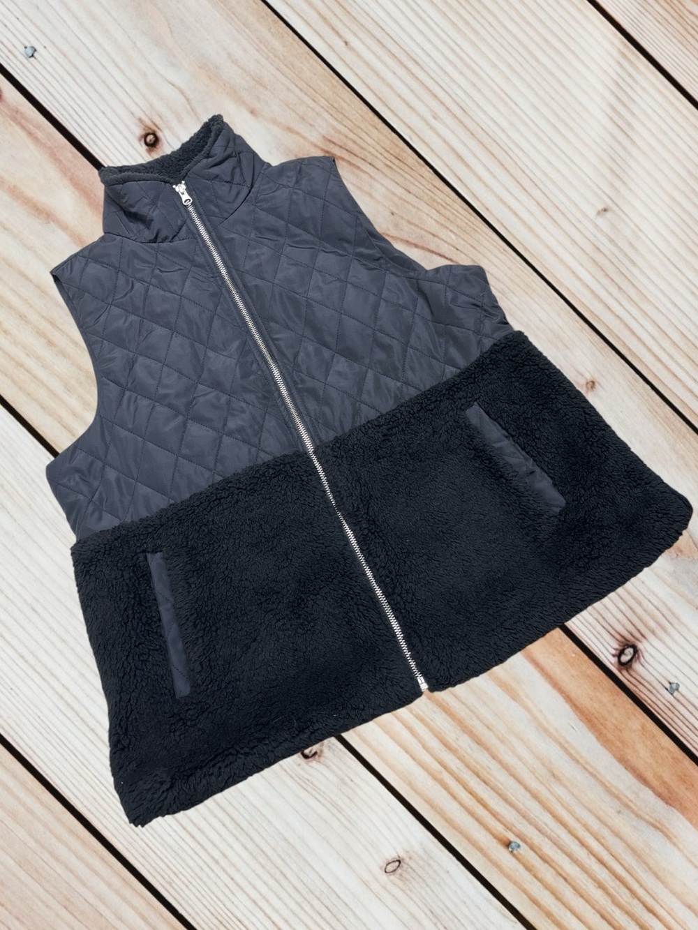NWT Ease of Motion L black quilted Sherpa vest